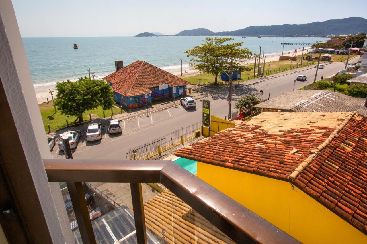 Habitación Doble Deluxe con vistas laterales al mar